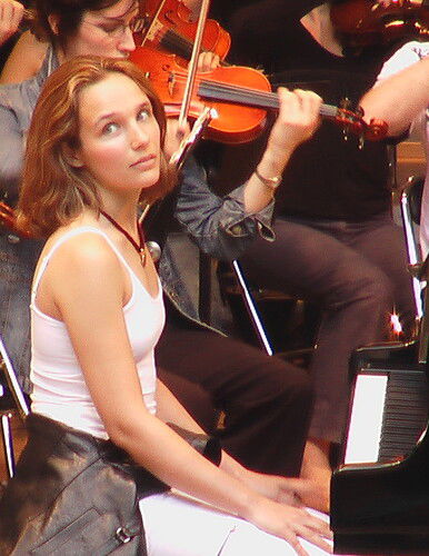 Helene_Grimaud_Roque-d_Antheron_2004_cropped