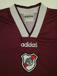 camiseta-alt-bordo-river-plate-adidas-19961997-2002-D_NQ_NP_667342-MLA27207380383_042018-F