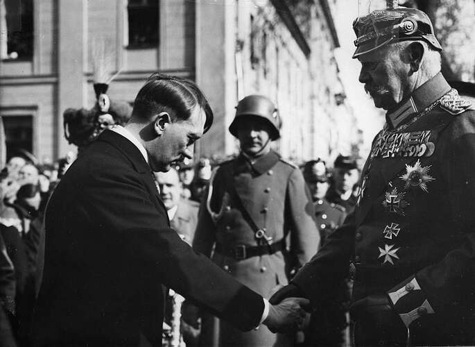 Bundesarchiv_Bild_183-S38324,_Tag_von_Potsdam,_Adolf_Hitler,_Paul_v._Hindenburg