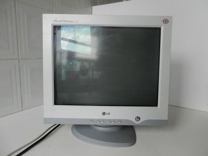 lg-flatron-ez-t710b-crt-monitor-17-vga-dvi-adapterom-slika-79601731