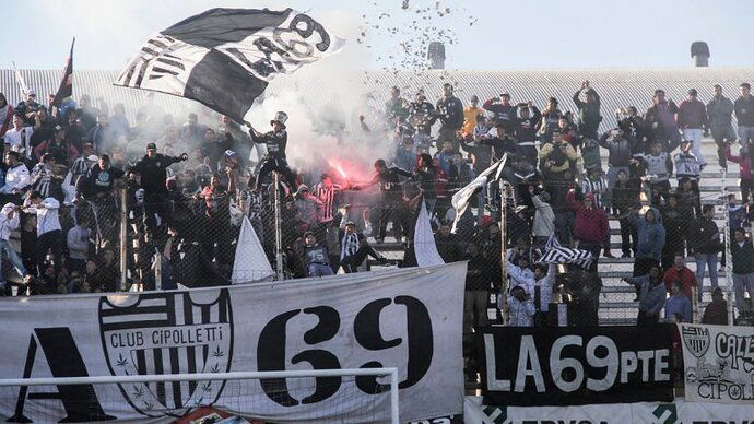 el-motivo-la-sancion-habria-sido-que-la-hinchada-lanzo-fuegos-artificiales-el-partido-cipo-y-antoniana