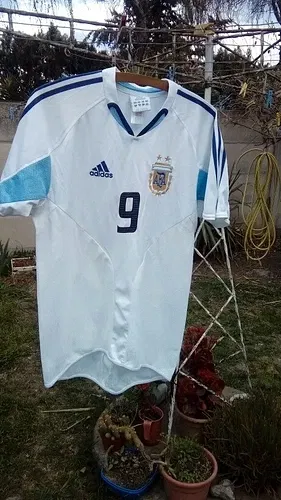 camiseta-de-la-seleccion-argentina-blanca-ano-2003-al-2005-D_NQ_NP_924043-MLA28185661587_092018-F