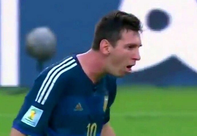 Messi-vomitando