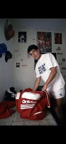un-ariel-ortega-joven-preparando___CzAZLBdz6_720x0__1