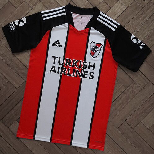 review-camiseta-tricolor-adidas-de-river-plate-2021-1