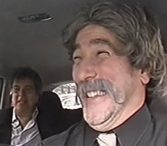 Pachu riendo