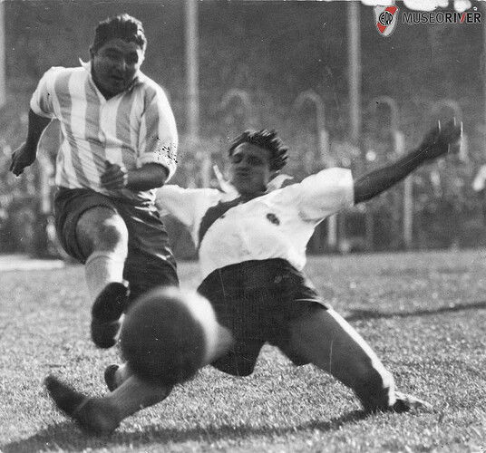 Pedro Alberto Cuello cruza a Demetrio Conidares 40 en Avellaneda el 6 de mayo de 1934