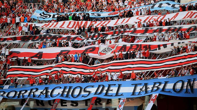 barra-river-borrachos-tablon-hinchas-tribuna-1920