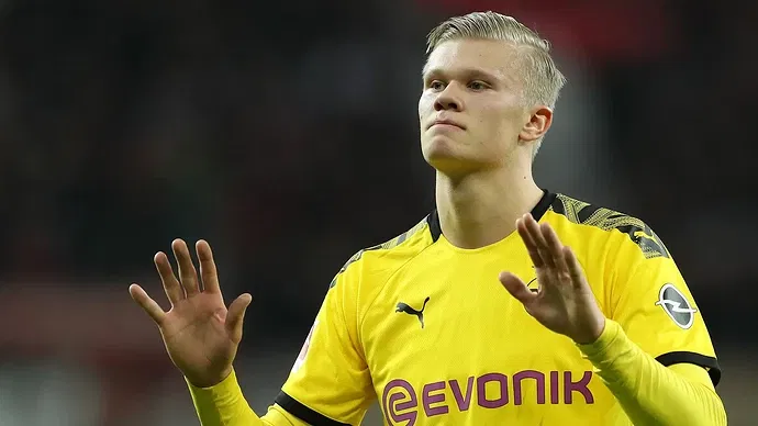 erling-haaland-hands-bvb