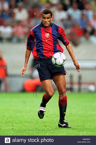 futbol-torneo-de-amsterdam-amsterdam-arena-los-paises-bajos-3-8-2000-arsenal-vs-fc-barcelona-bcn-rivaldo-bcn-mme9dp