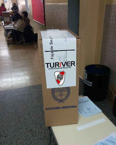 Urna_electoral_-_Generales_2015_02