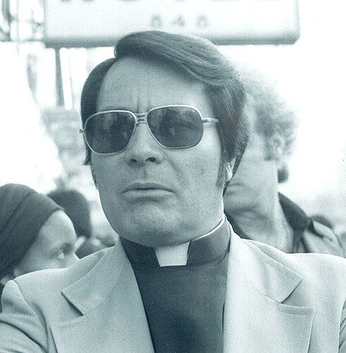 800px-Rev._Jim_Jones,1977(cropped)2