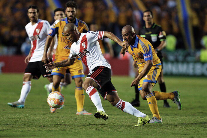 Carlos Sánchez - River Tigres 2015