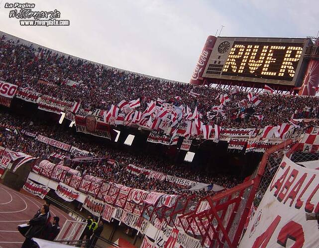 003_tribuna_popular_river