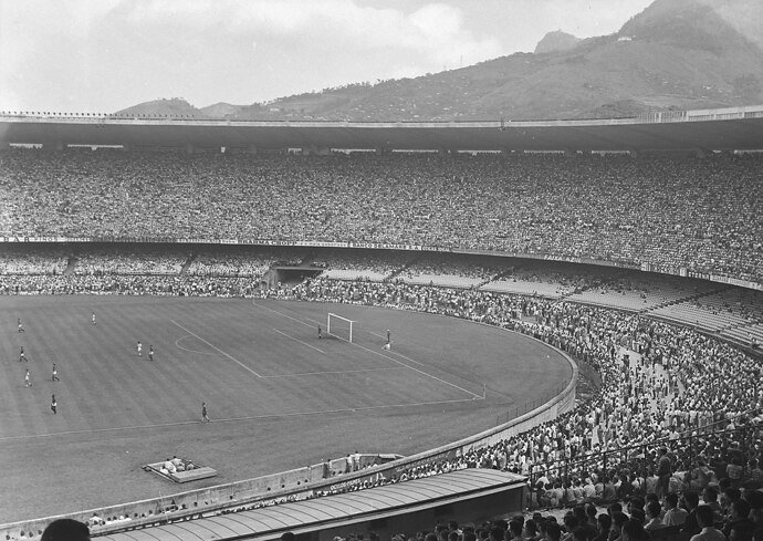 lossy-page1-1200px-Jogo_no_Estádio_do_Maracanã,_antes_da_Copa_do_Mundo_de_1950.tif