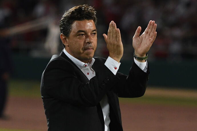 GALLARDO APLAUDE
