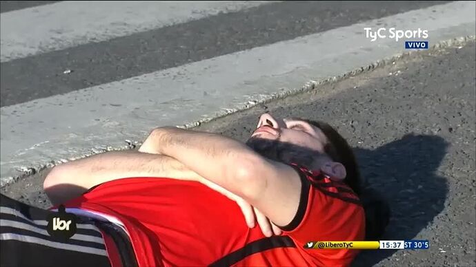 imagen_hincha_de_river_dormido