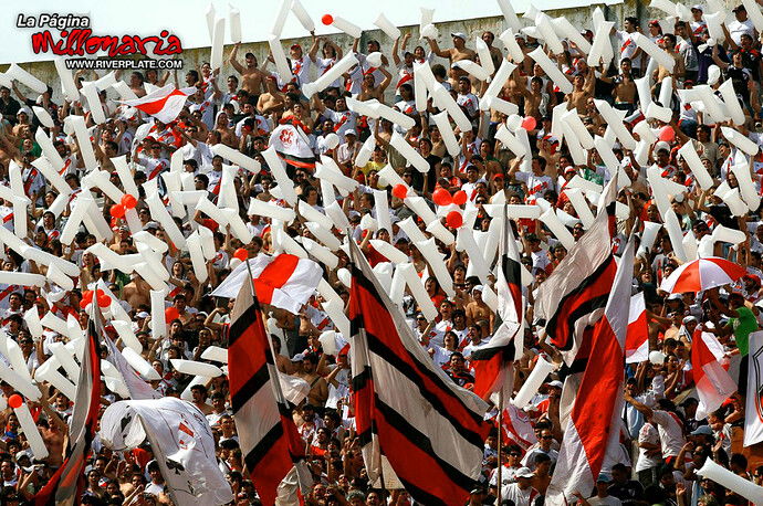 200-hinchada-banderas