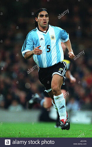 claudio-hussain-argentina-river-plate-del-estadio-millennium-de-cardiff-gales-el-13-de-febrero-de-2002-je31p6