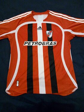 camiseta-river-tricolor-2006-D_NQ_NP_763911-MLA20662880324_042016-F