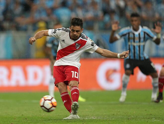 2285399-2018-10-31T024735Z_1818105790_RC16B5CF48B0_RTRMADP_3_SOCCER-LIBERTADORES-GREMIO-RIVER-PLATE
