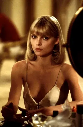 saturday-night-beauty-michelle-pfeiffer-scarface