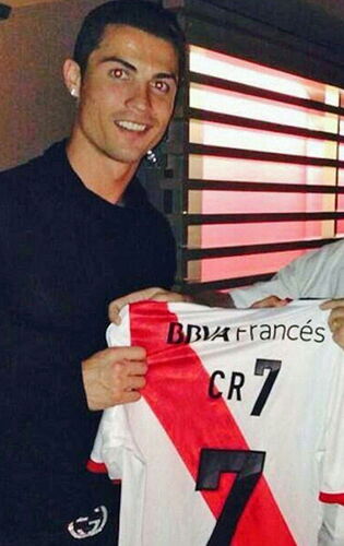 cristiano-ronaldo-river.jpg_1430693489