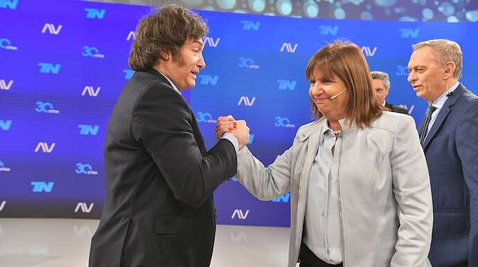 asi-fue-detras-de-escena-del-encuentro-entre-javier-milei-y-patricia-bullrich-tras-el-apoyo-previo-al-balotaje-foto-enrique-garcia-medina-RTQIEAASAFHDLN34CNVKEHNADQ