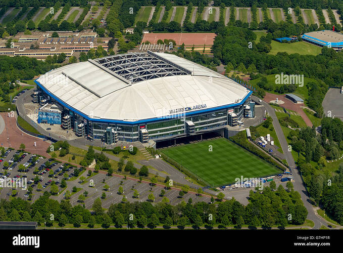 vista-aerea-veltins-arena-con-las-escrituras-schalke-stadium-gelsenkirchen-gelsenkirchen-buer-area-de-ruhr-renania-del-norte-westfalia-g7hp1r