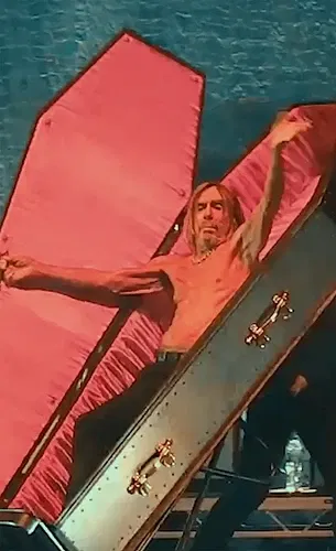 shirtless-iggy-pop-78-wheeled-105748435