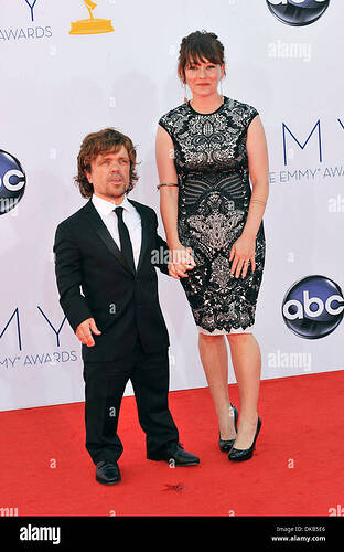 erica-schmidt-peter-dinklage-64th-primetime-emmy-awards-anual-celebrada-en-el-teatro-de-nokia-l-a-live-llegadas-los-angeles-california-dkb5e6