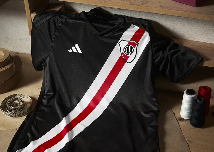 camiseta-del-hincha-river-adidas-2023-aza