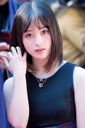 Hashimoto_Kanna_at_Opening_Ceremony_of_the_30th_TIFF_2017_trim_01