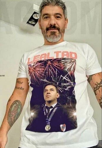 Screenshot 2025-04-16 at 15-07-12 (7) Tobias_RP en X Lealtad y una gran foto de Marcelo Gallardo una gran remera del burrito Ortega https __t.co_HTSI8qqElI _ X