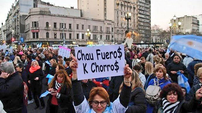 carteles-en-las-marchas-contra-CFK-4