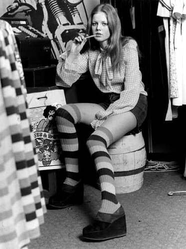 girl-hotpants-51-uk-1972