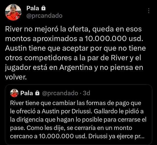 La imagen muestra una escena serena con un <tag>lago</tag> tranquilo rodeado de árboles verdes y una montaña al fondo, con un cielo azul claro sin nubes. (Subtitulado por IA)