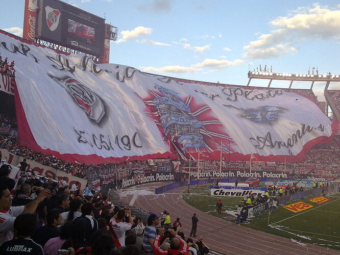 1200px-Bandera_de_River_Plate
