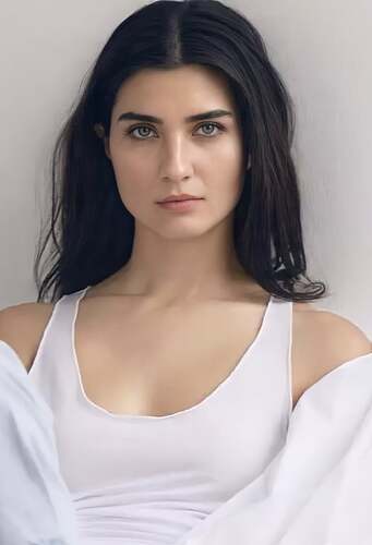 turkish-actress-tuba-büyüküstün-v0-s2x83gdpk1ob1
