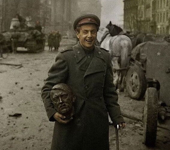 sovieticocabezahitler