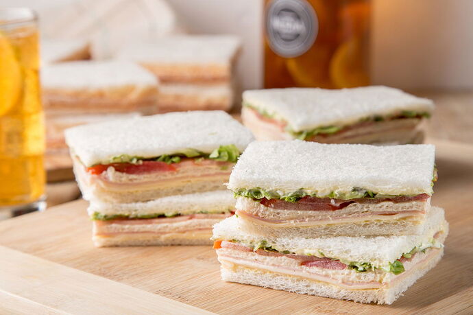 nuria-sandwiches-de-miga-e1549649250805