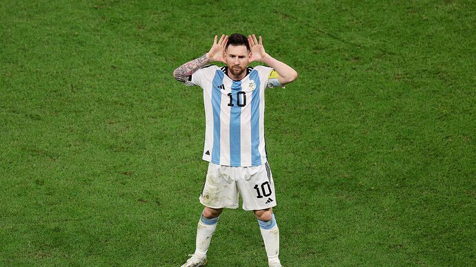 messi-hace-gesto-riquelme-frente-banquillo-paises-bajos_98