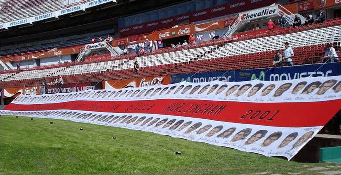 bandera.gloria.riverplatense