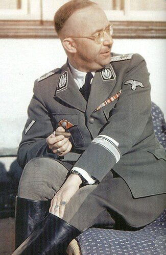 retrato-en-color-de-heinrich-himmler-tomado-en-berghof-en-alemania-en-1944_00000000_8f50bb47_230523124810_550x844