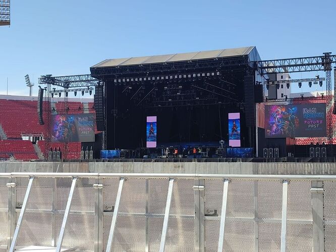 Ya comienza a encerder el show de @ironmaiden #ironmaiden #ironmaidenband #heavymetal #heavy