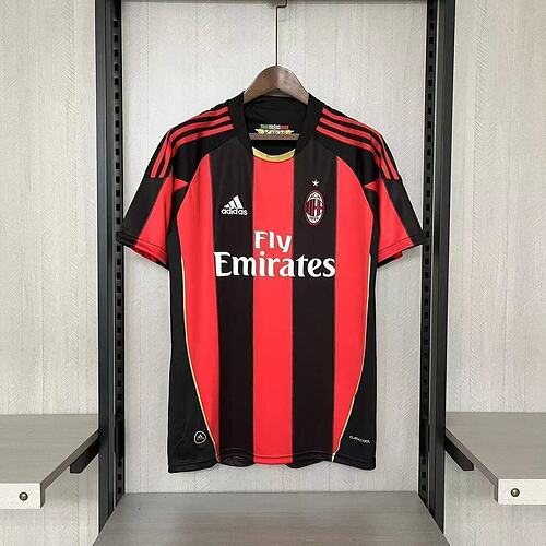 camiseta-retro-local-roja-negra-milan-2010-2011-adidas-1-59ef3ffc1694196c0317374615102344-1024-1024