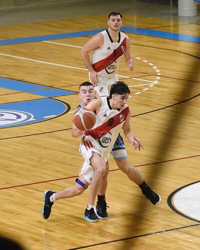 Photo by River Club on May 23, 2024. May be an image of 2 people, people playing basketball, ball, backboard, basketball court and text that says 'Лeca LOMI LOMA NEGA! NEUM'.