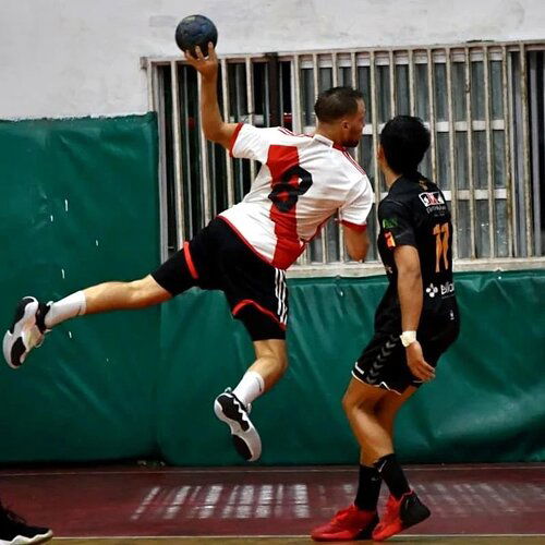 Photo shared by Pablo O. Nazur on March 16, 2024 tagging @valerossetto8. May be an image of 2 people, people playing football, people playing racquetball, people playing basketball, ball and sports equipment.