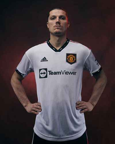 Marcel_Sabitzer_away_kit_11675335300410