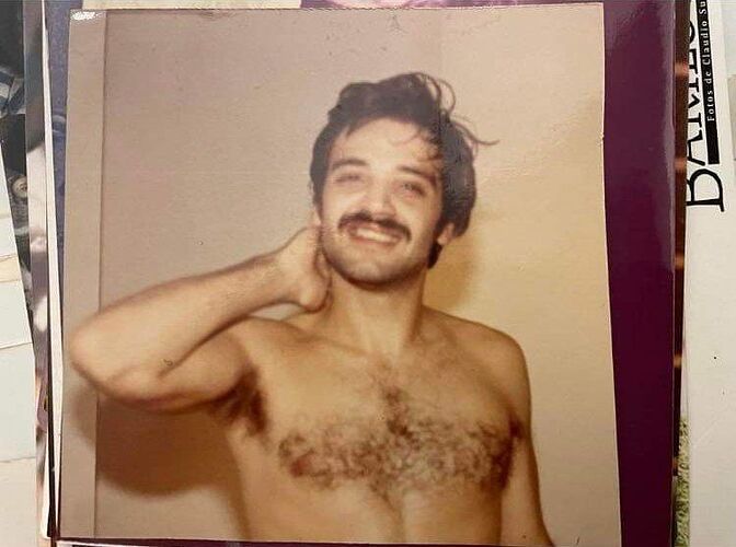 aparecio-una-foto-de-alfa-de-gran-hermano-2022-cuando-era-joven-que-pelazo-1439654